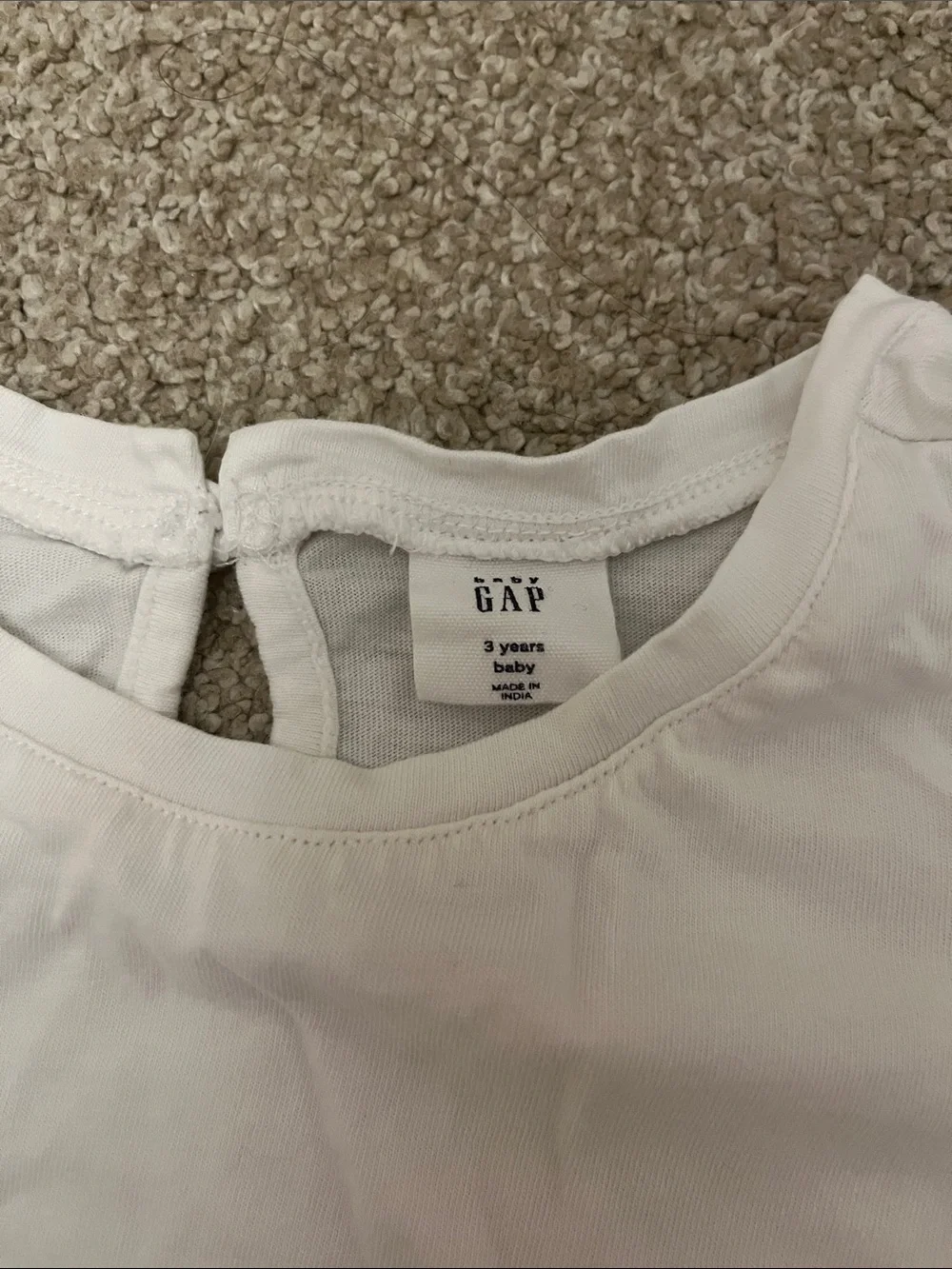 GAP white short